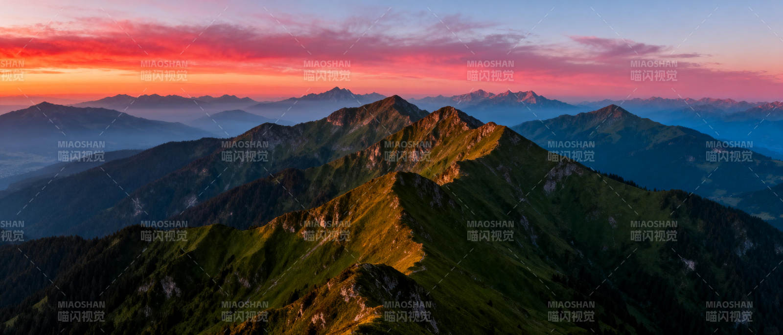 山巅日出美景图片