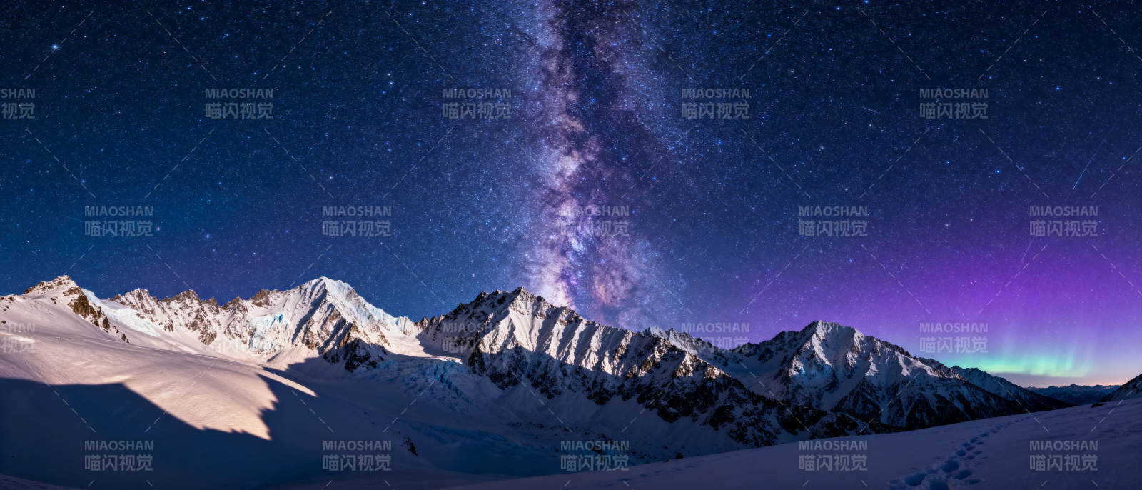 雪山银河夜景图片