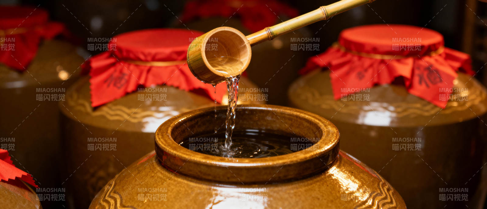 古法酿酒 滴滴醇香图片