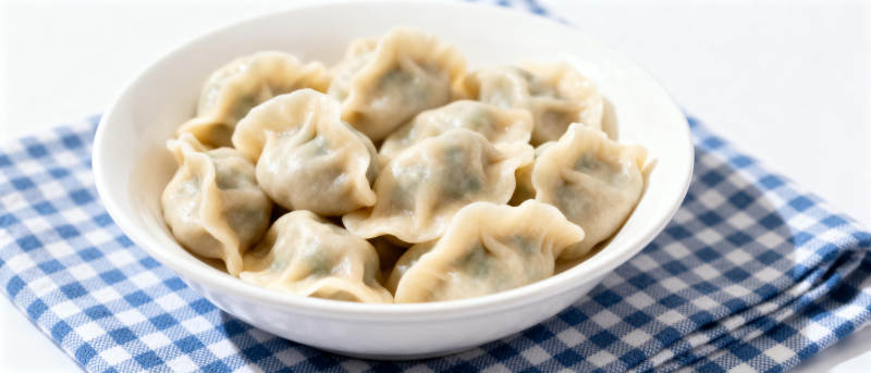 美味饺子盛碗中图片