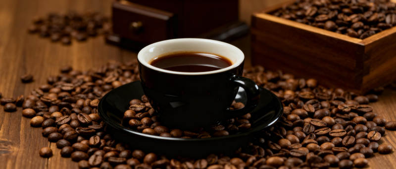 咖啡香浓 豆满桌图片