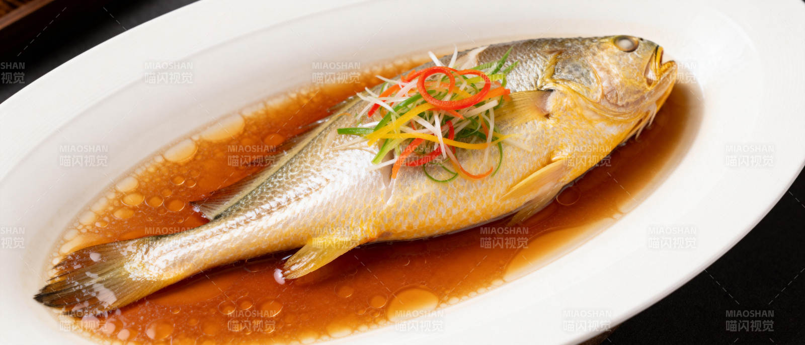 清蒸鲈鱼图片
