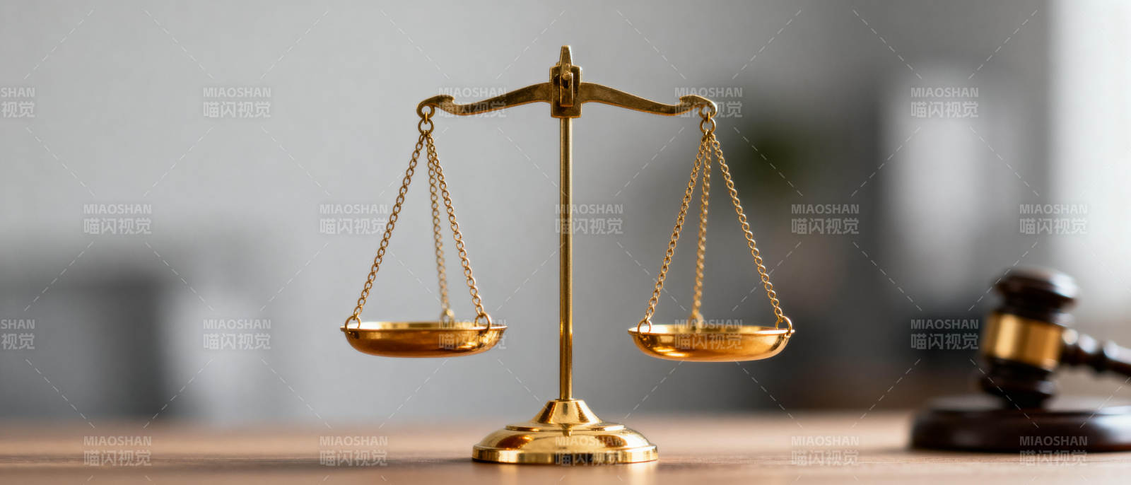 天平与法槌图片