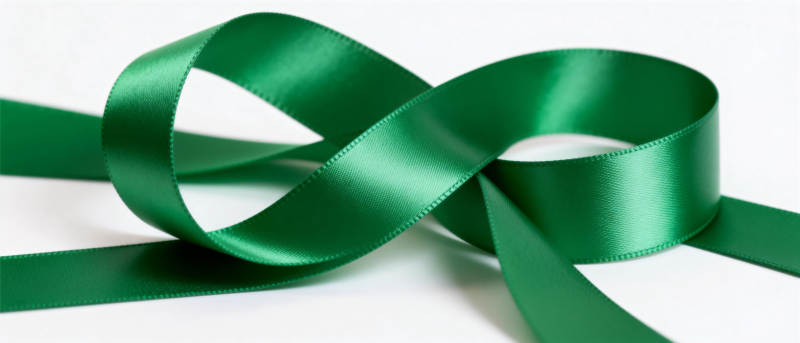 绿色丝带交织图片