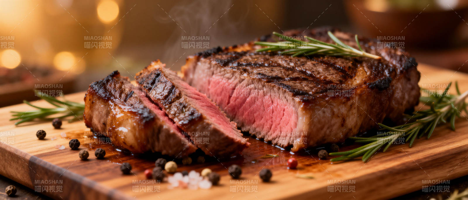 香煎牛排配迷迭香图片