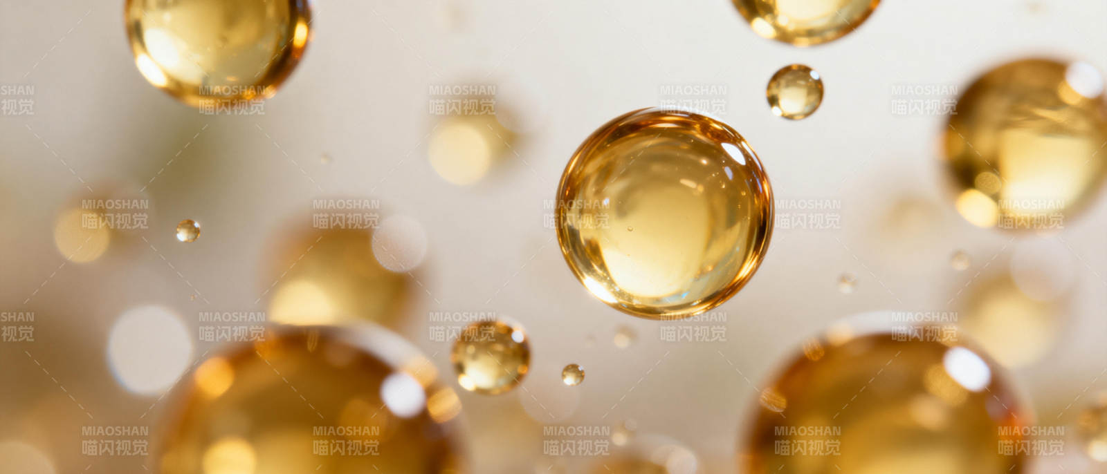 金色油滴悬浮图片