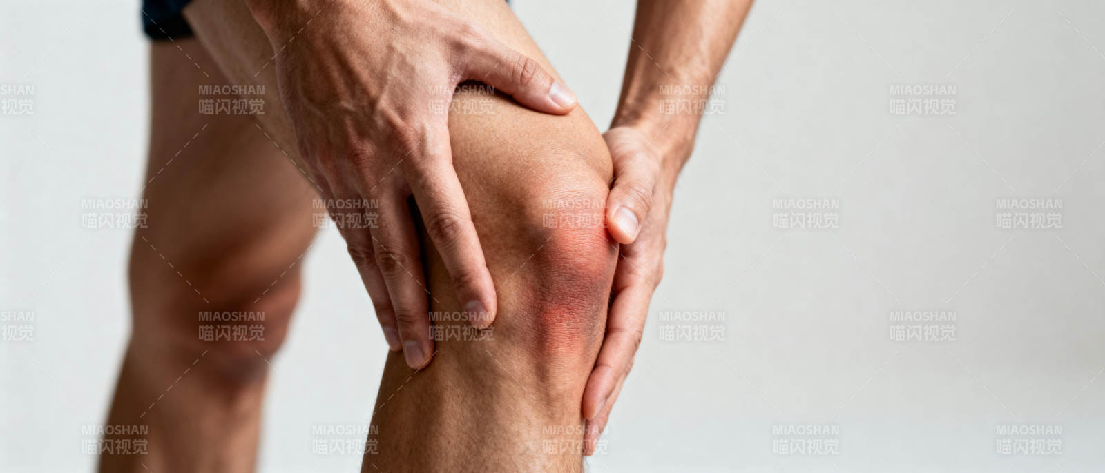 膝盖疼痛困扰图片