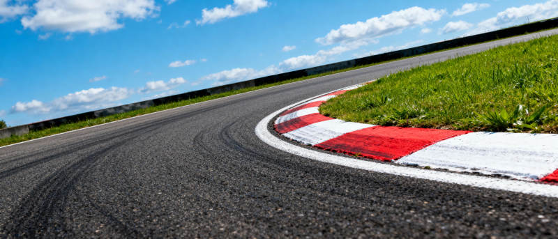 赛道弯道风景图片