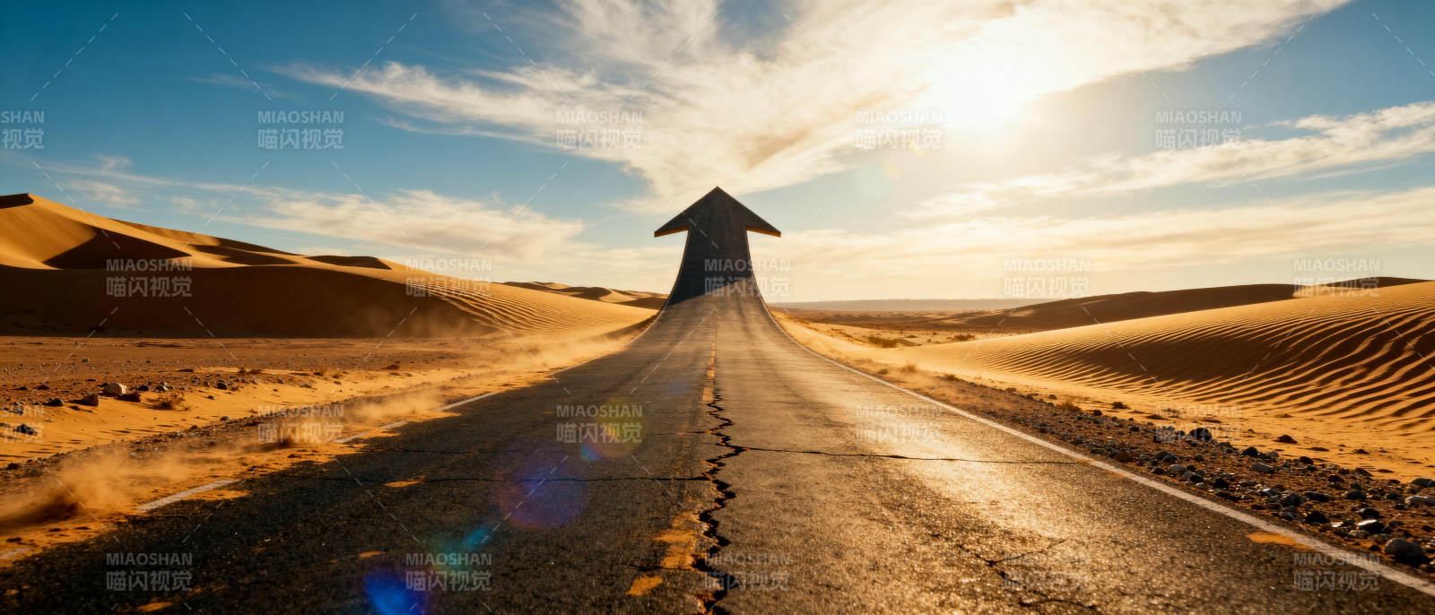 沙漠公路尽头的箭头图片