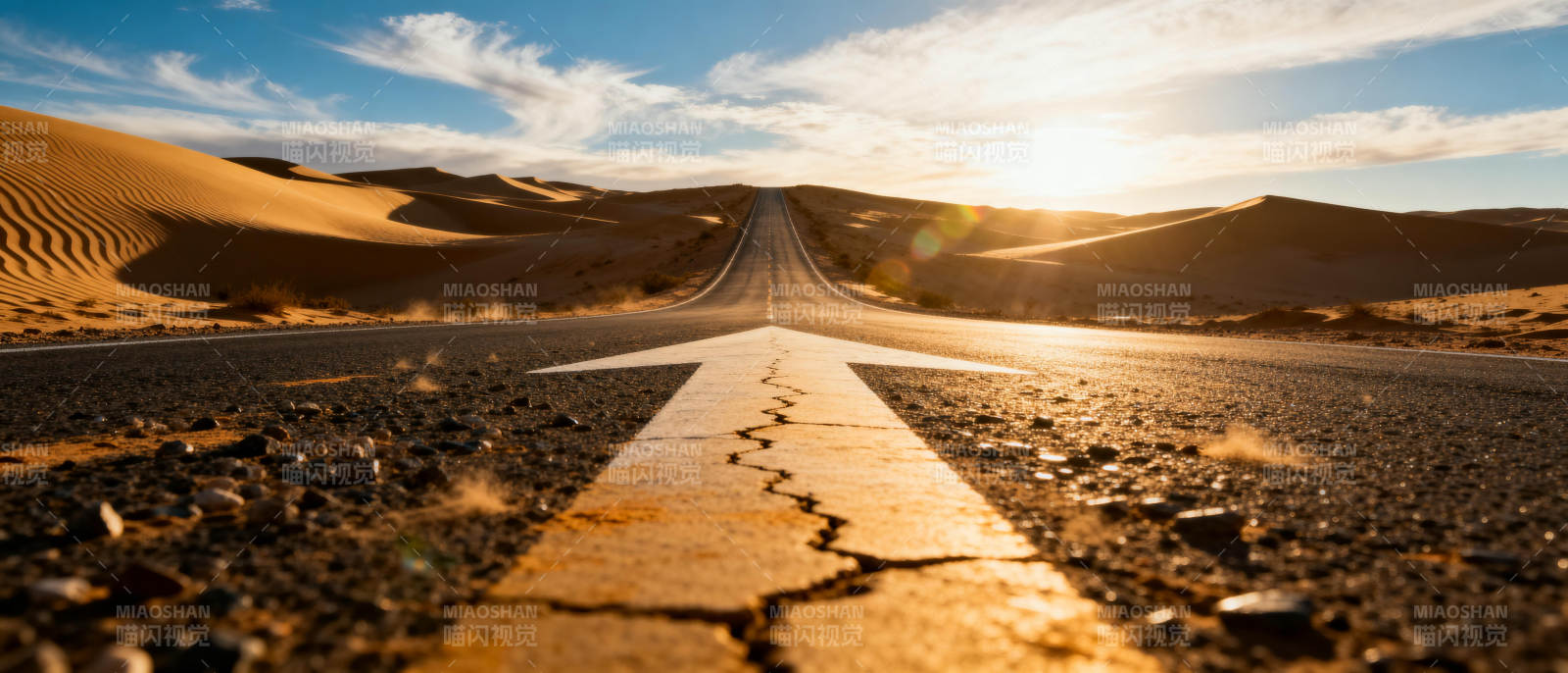 沙漠公路尽头的光图片
