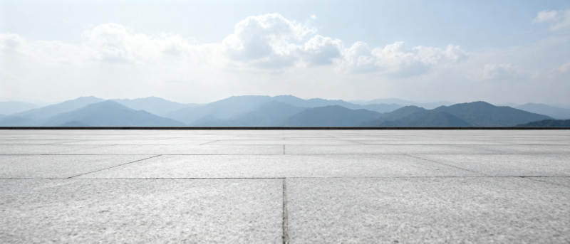 空旷广场远山景图片