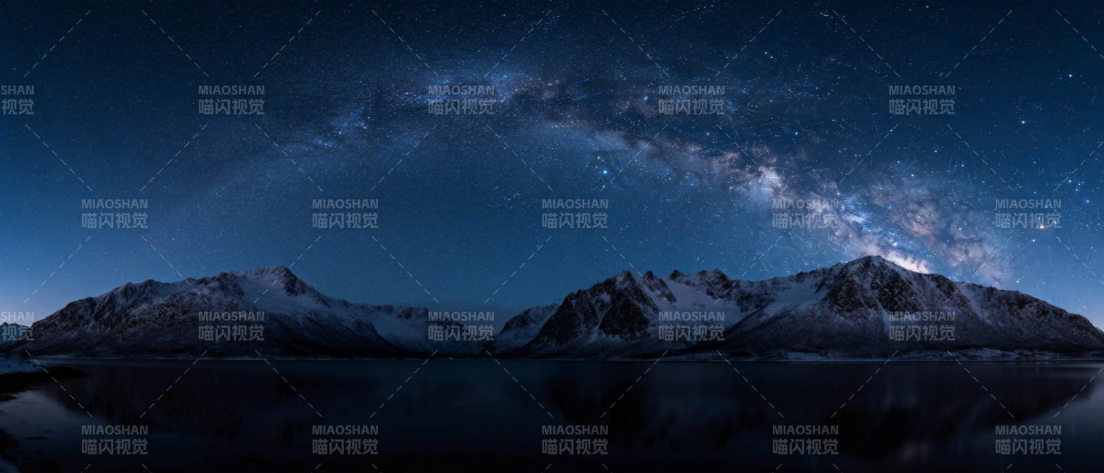 星河映雪山图片