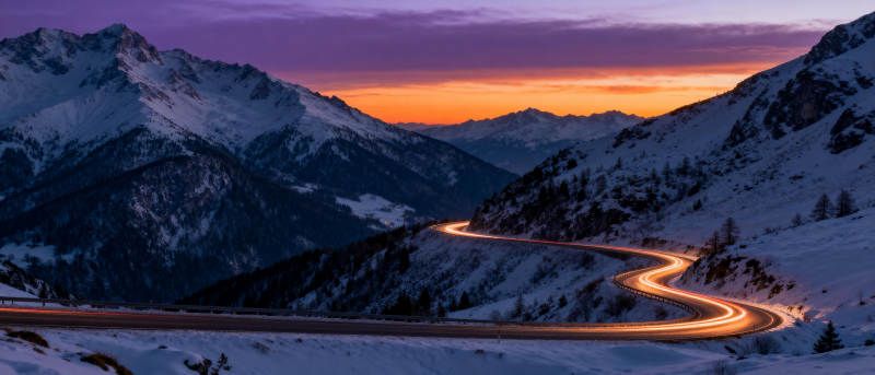 雪山日落公路图片