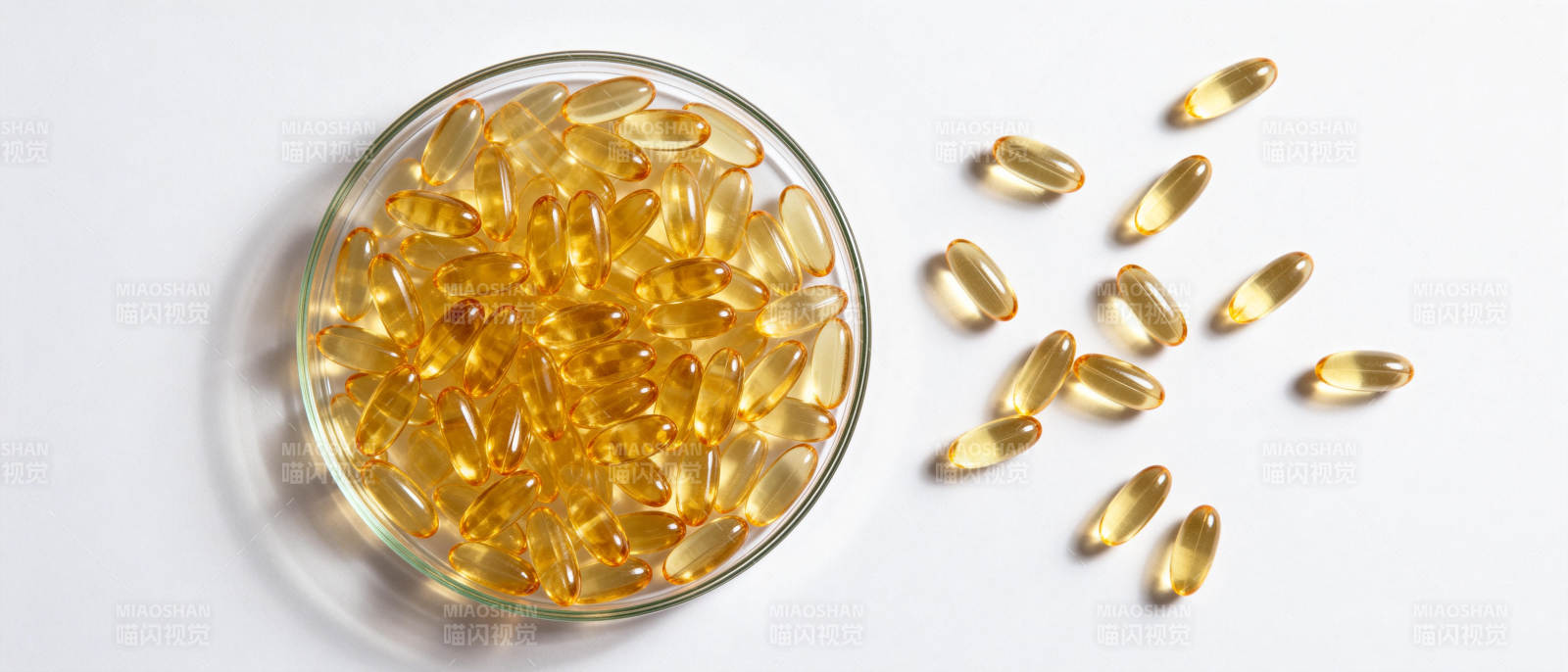 鱼油胶囊特写图片
