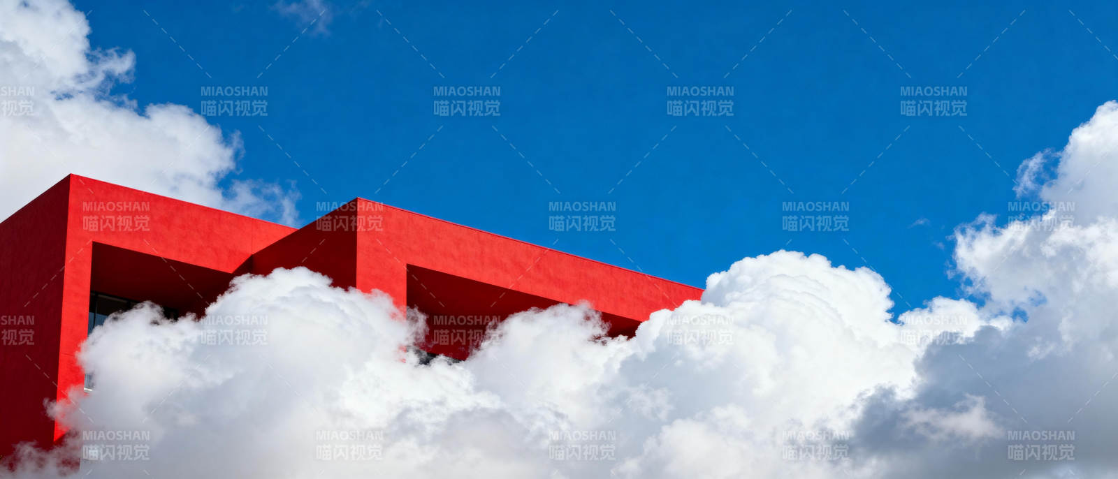 红建筑与白云图片