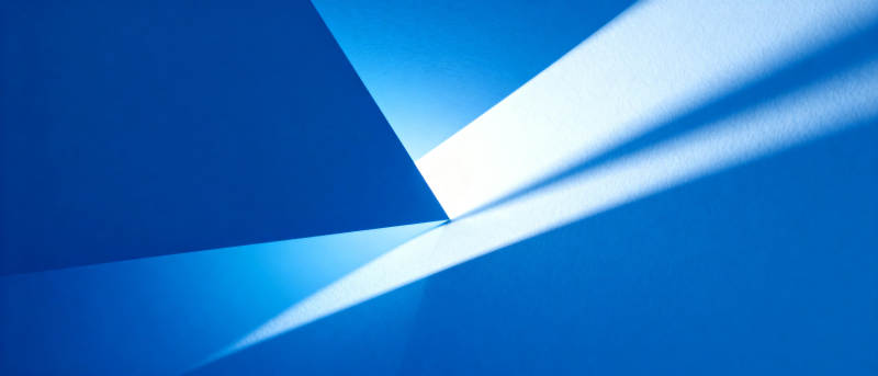 蓝色光影交错图片