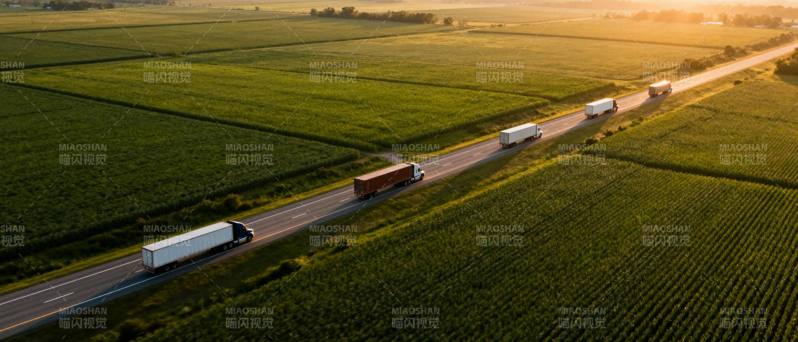 公路货运晨曦图图片