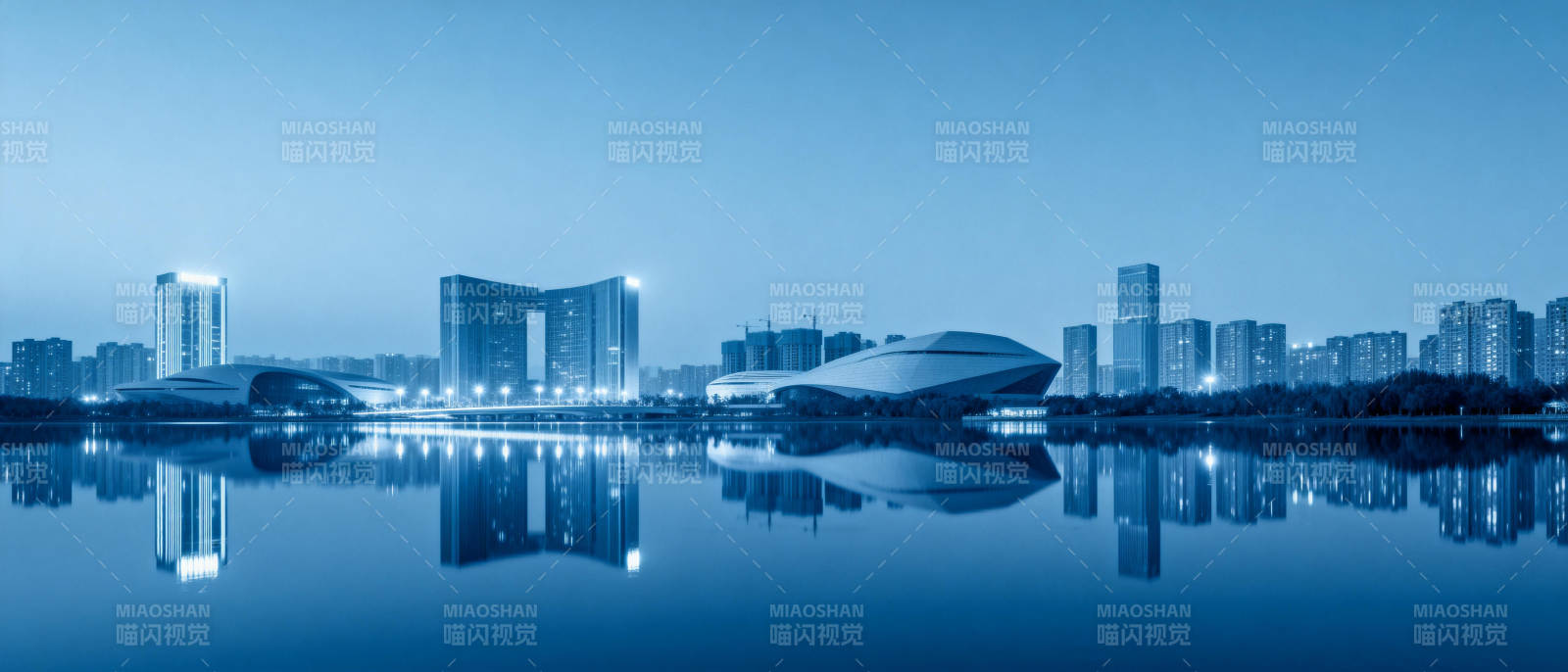 城市夜景倒影图片