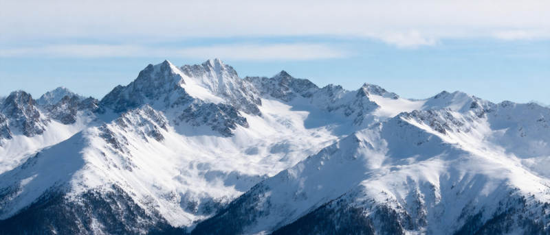雪山巍峨壮丽图片