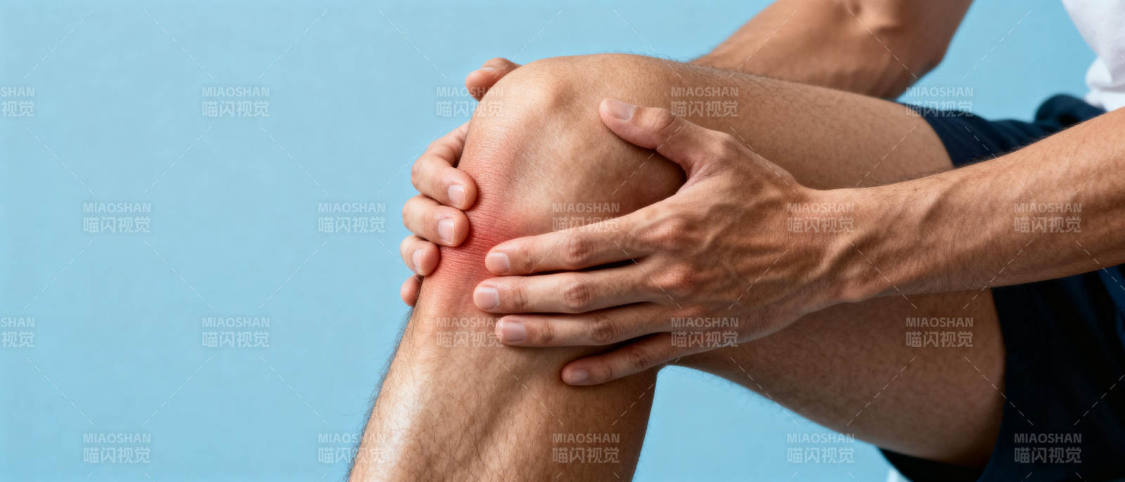 膝盖疼痛困扰图片