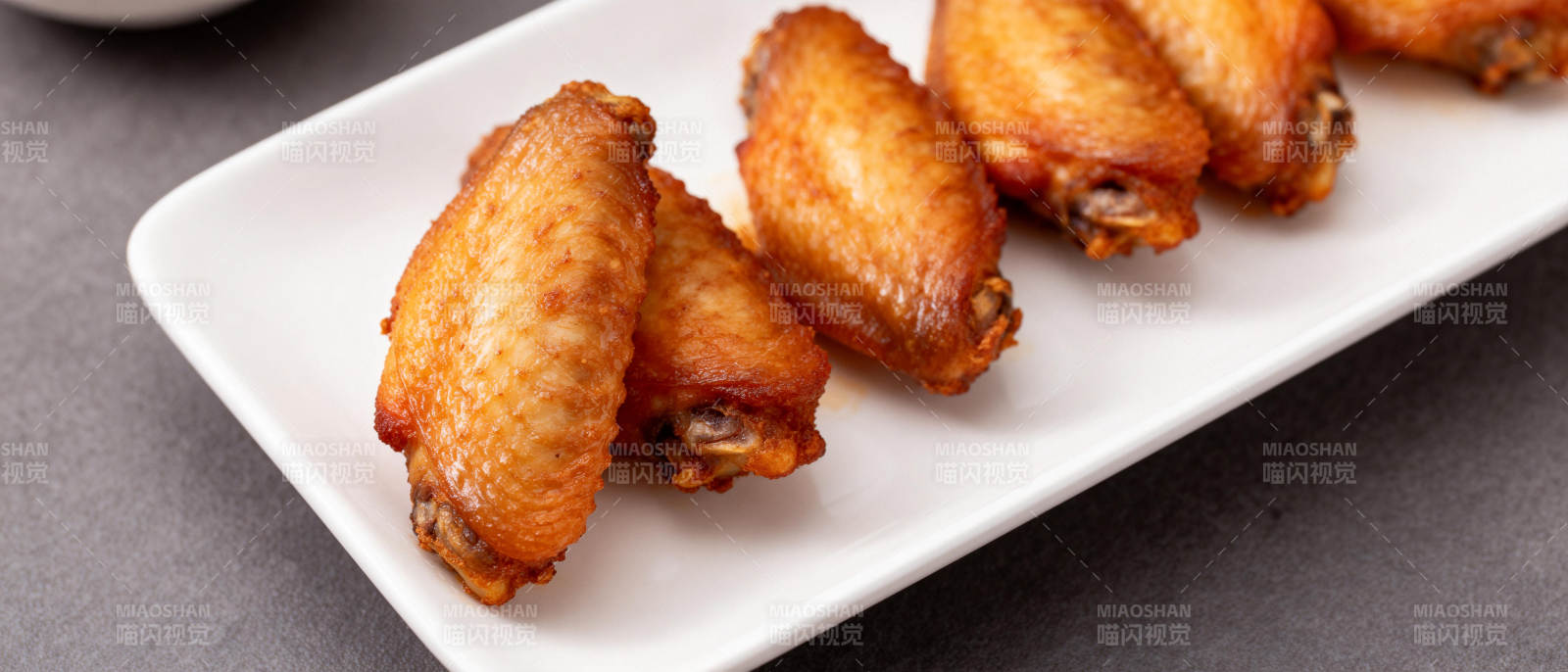 金黄鸡翅诱人美味图片