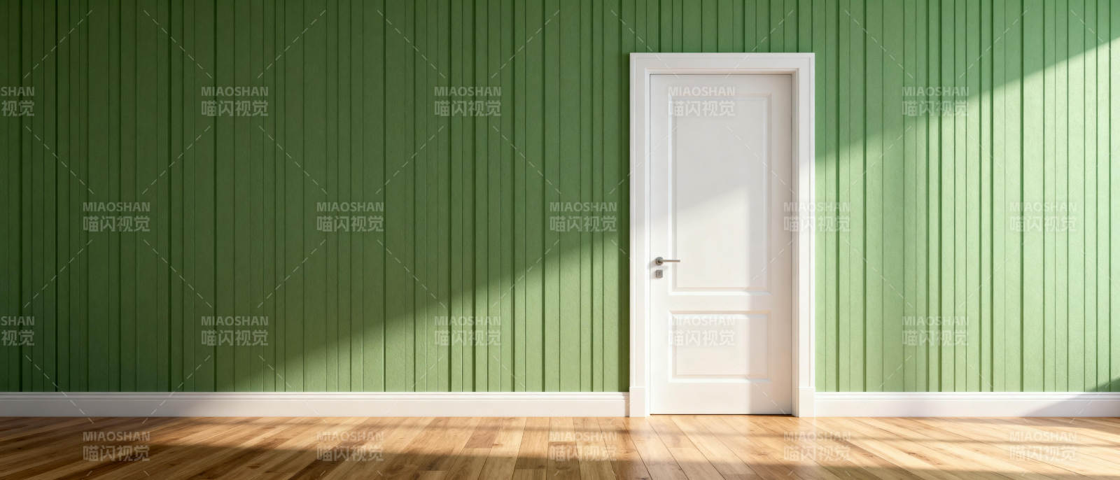 绿墙白门光影图图片