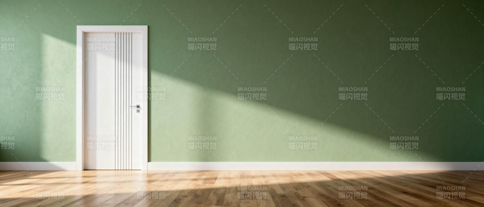 绿墙白门光影静谧图片