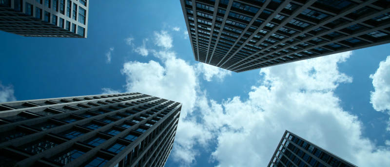 仰望都市天空图片