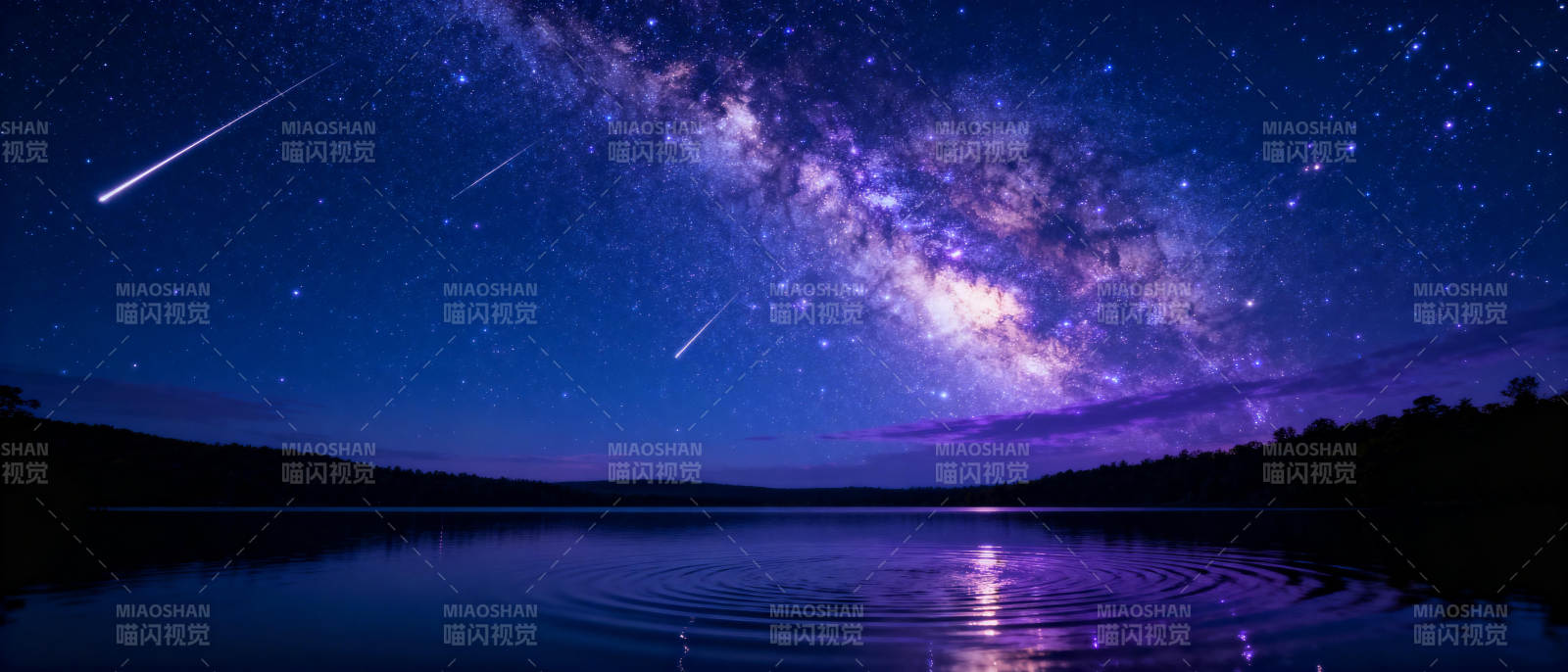 星河倒映湖面图片