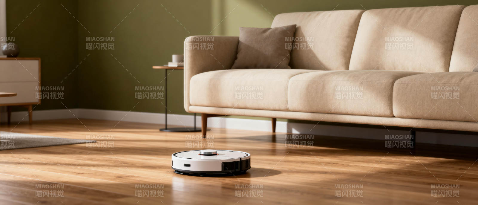 智能扫地机器人工作中图片