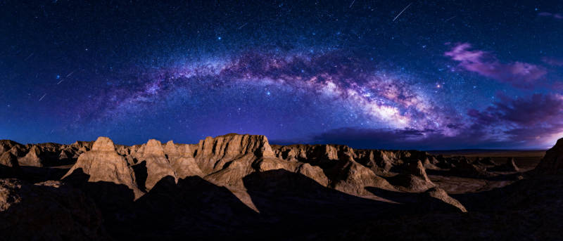 银河映山峦图片