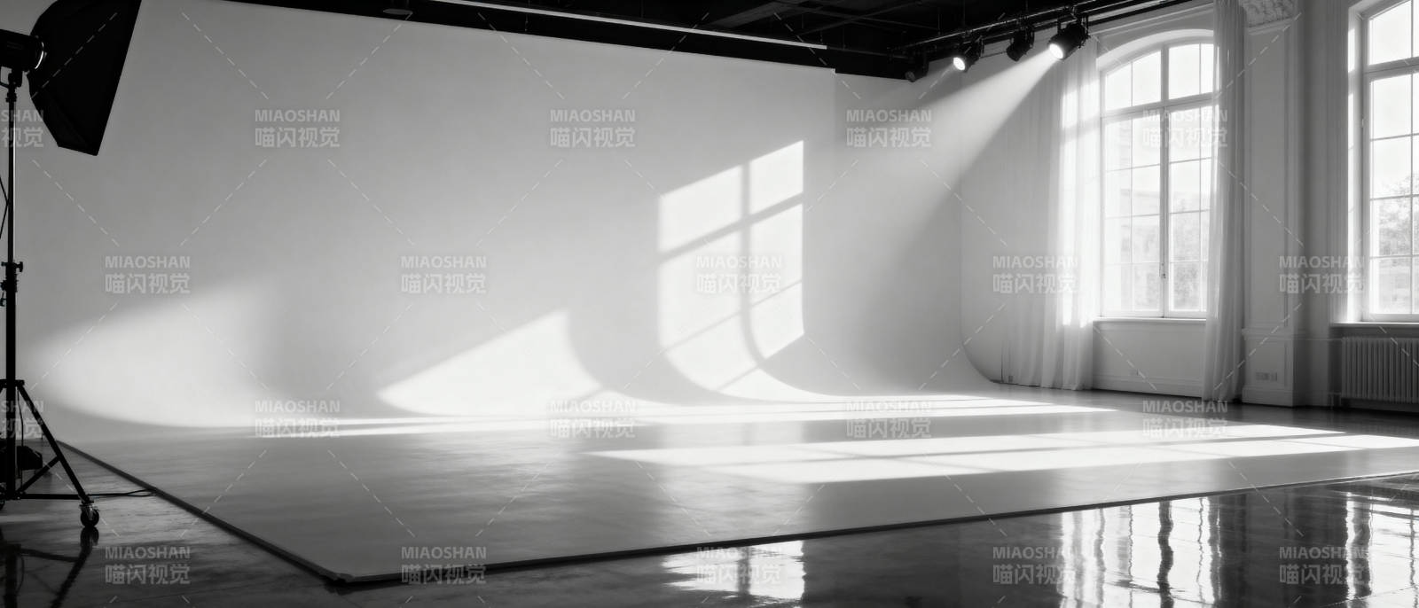 光影交错的摄影棚图片