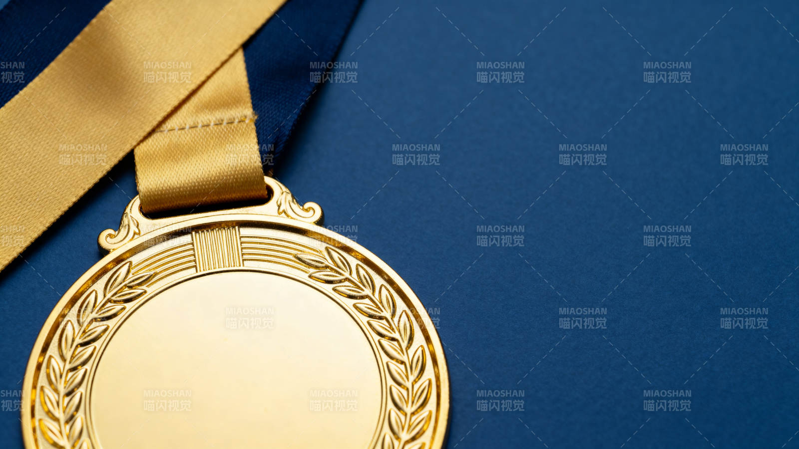 金色奖牌特写展示图片