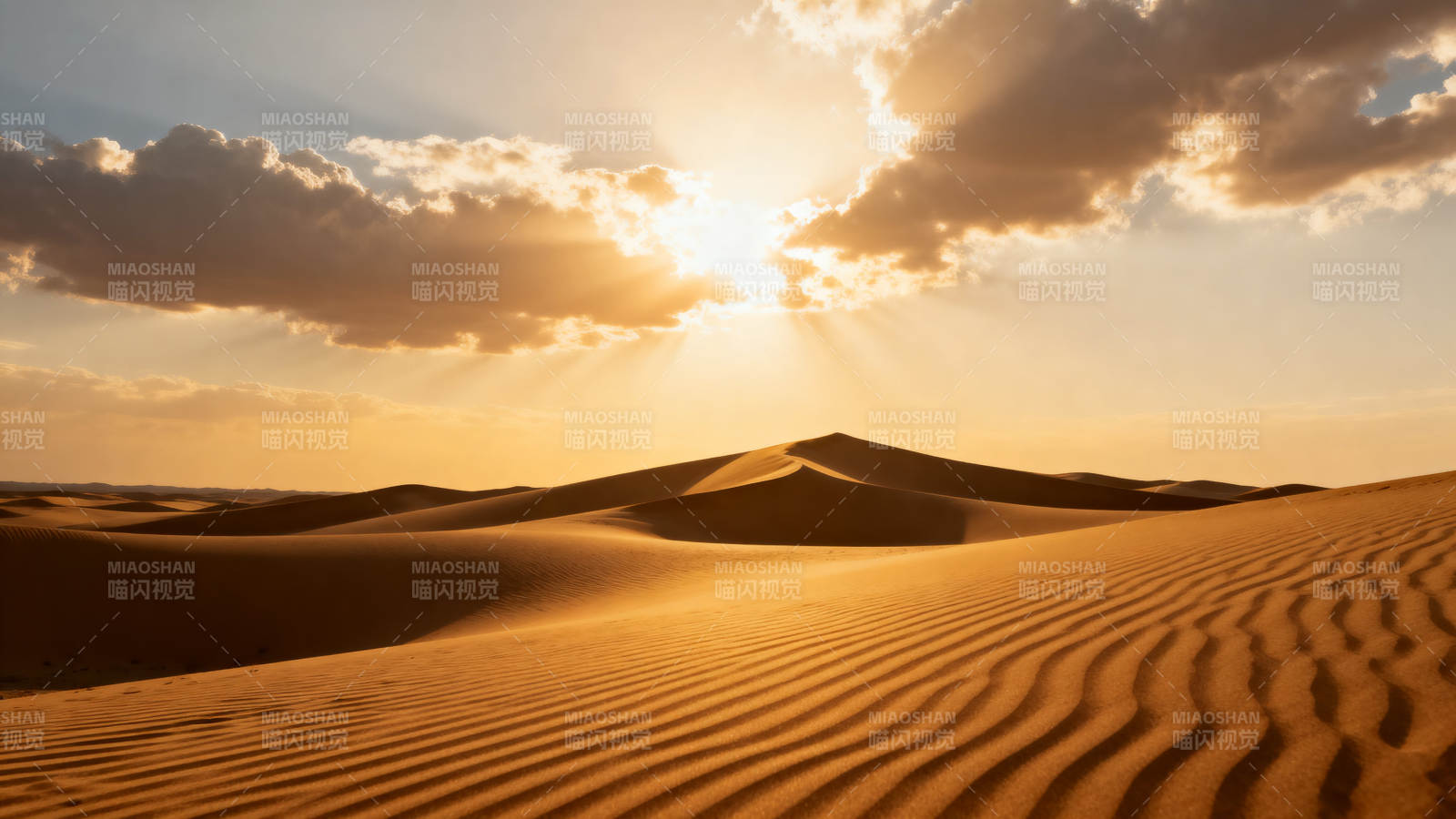 沙漠日落金黄沙丘图片