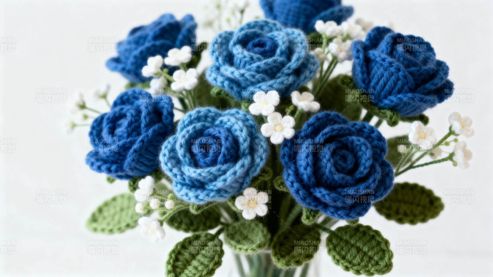 蓝色针织玫瑰花束图片