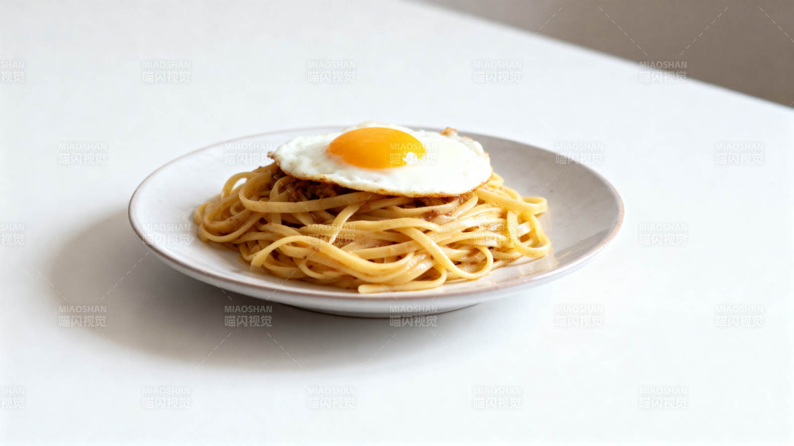 意面煎蛋简单美食图片