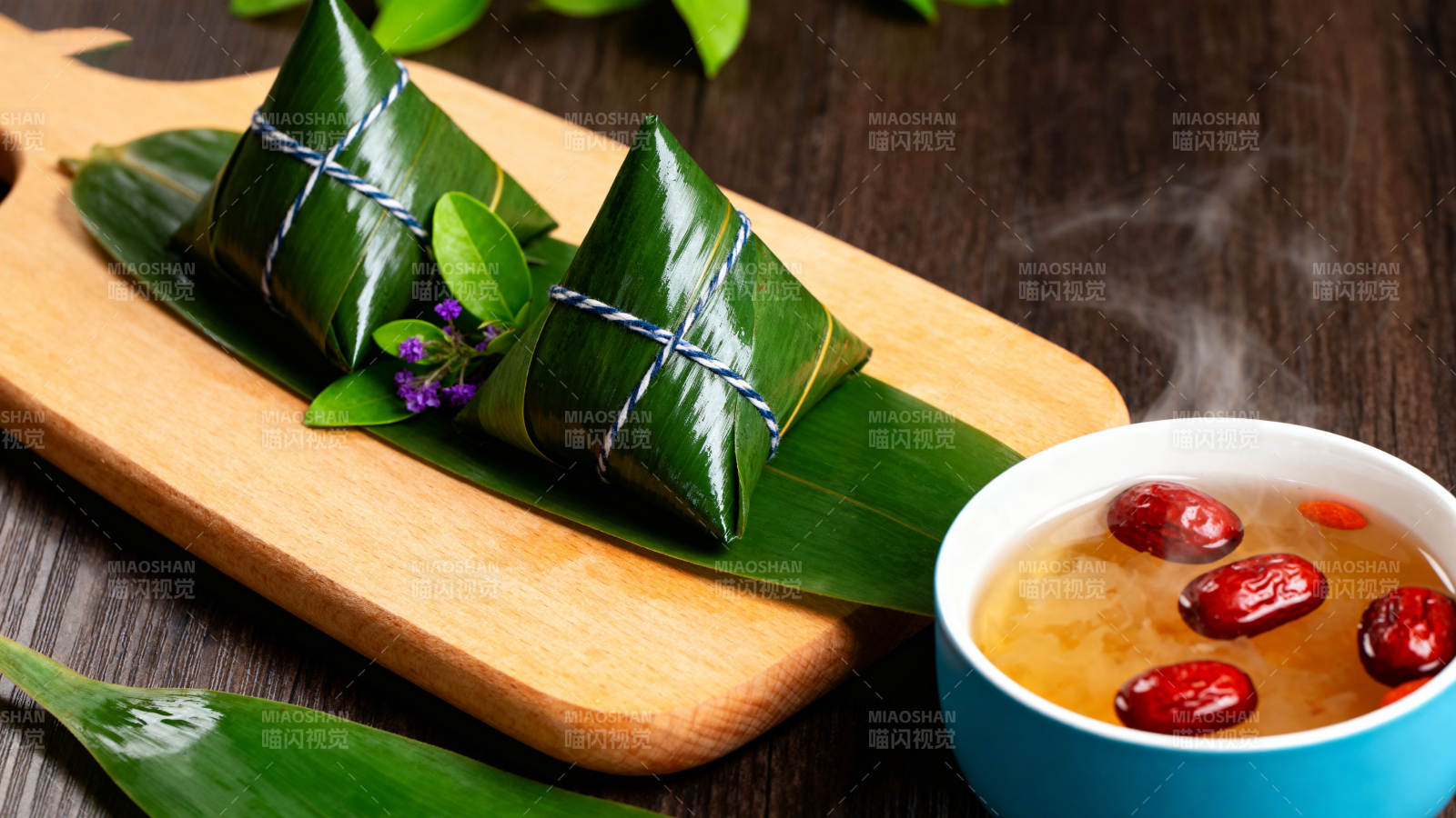 端午节粽子与红枣汤图片
