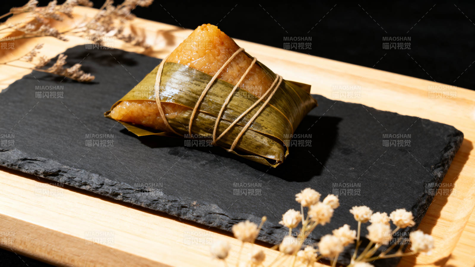 传统粽子特写美食展示图片