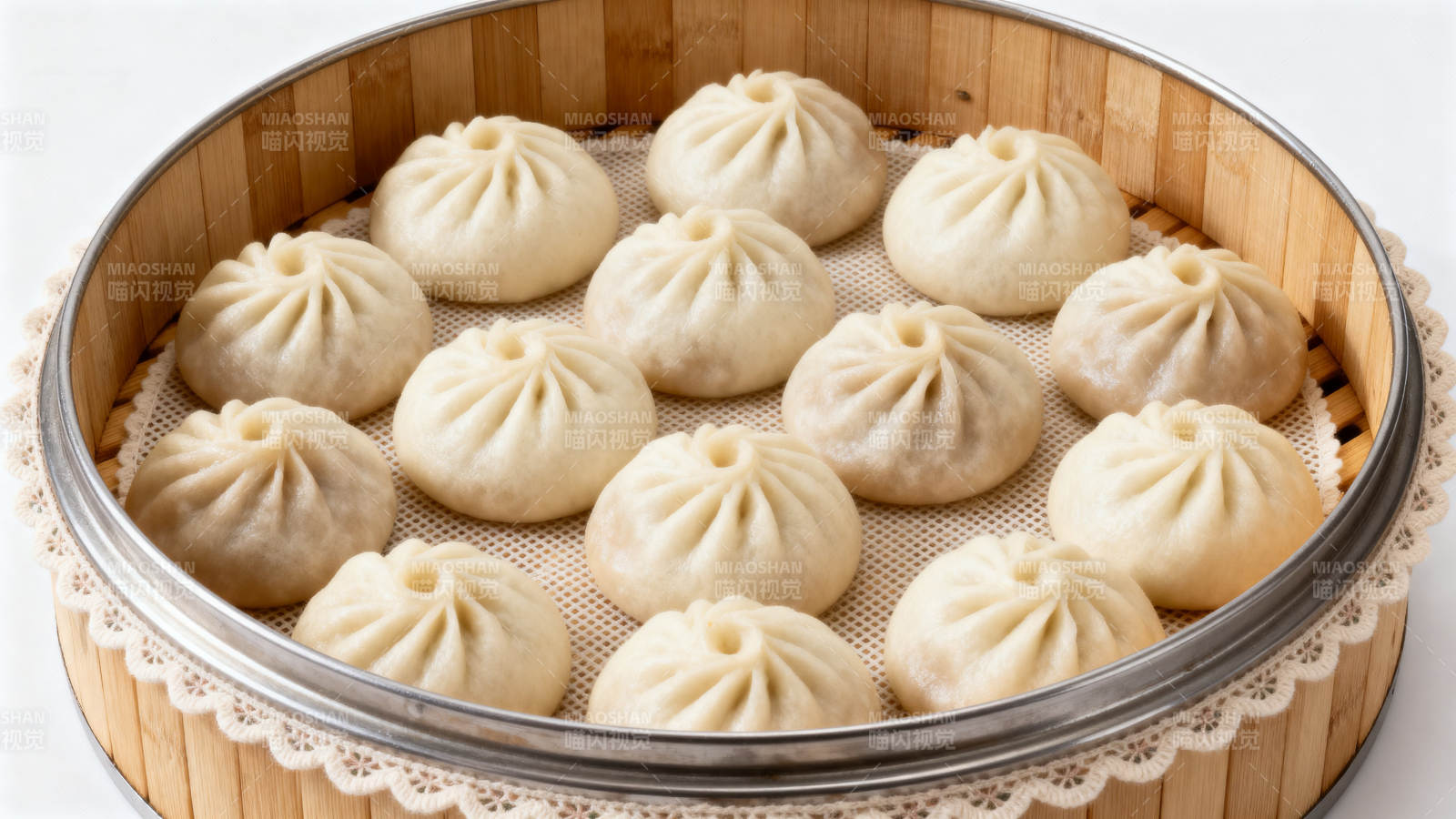 蒸笼里的美味包子图片