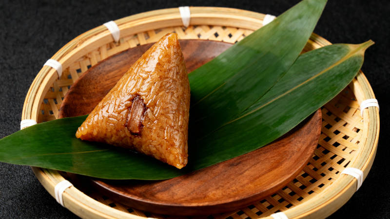 传统美味粽子特写图片