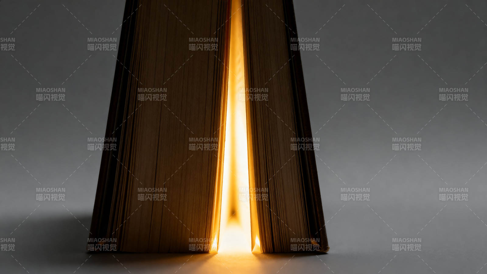 书本中的光束图片