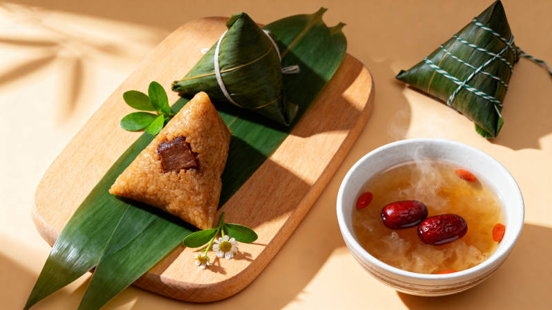 端午节粽子与甜汤图片