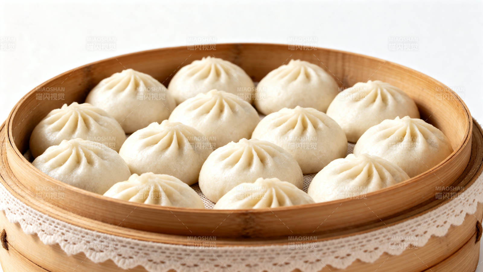 蒸笼里的鲜肉小笼包图片