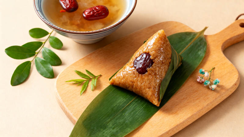 端午节红枣粽子与甜汤图片