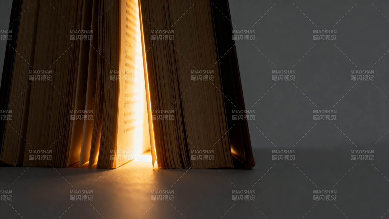 书本中的光束图片