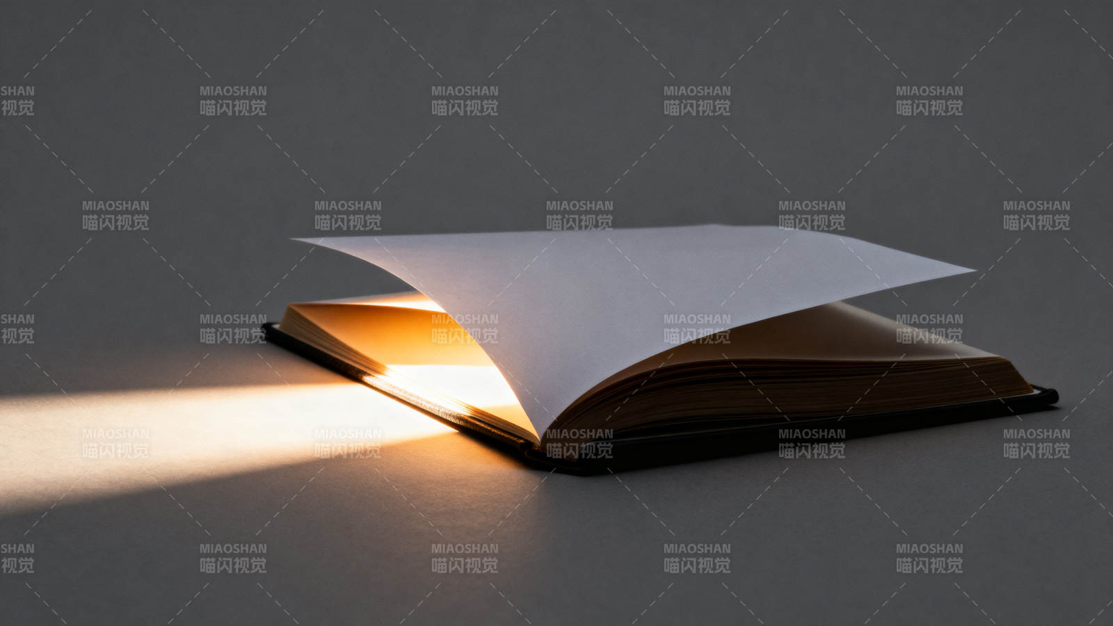 书本中的光图片