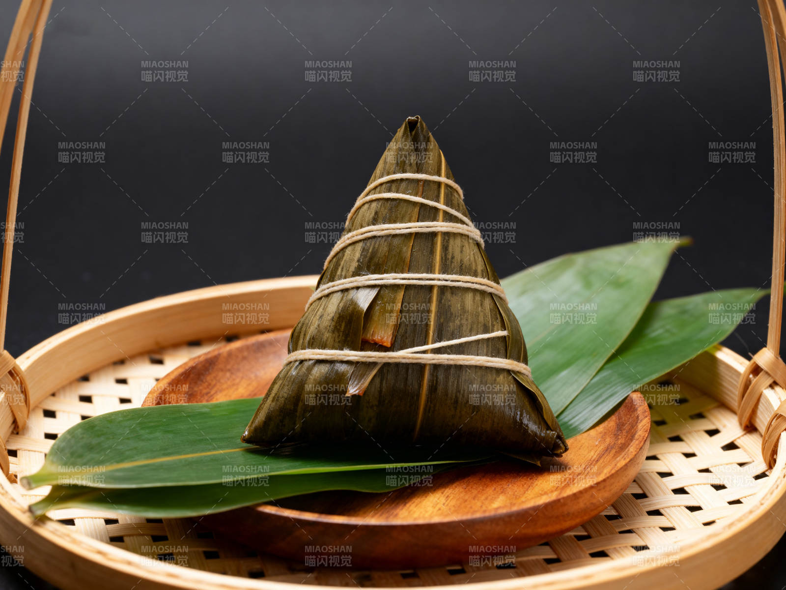 传统粽子特写展示图片