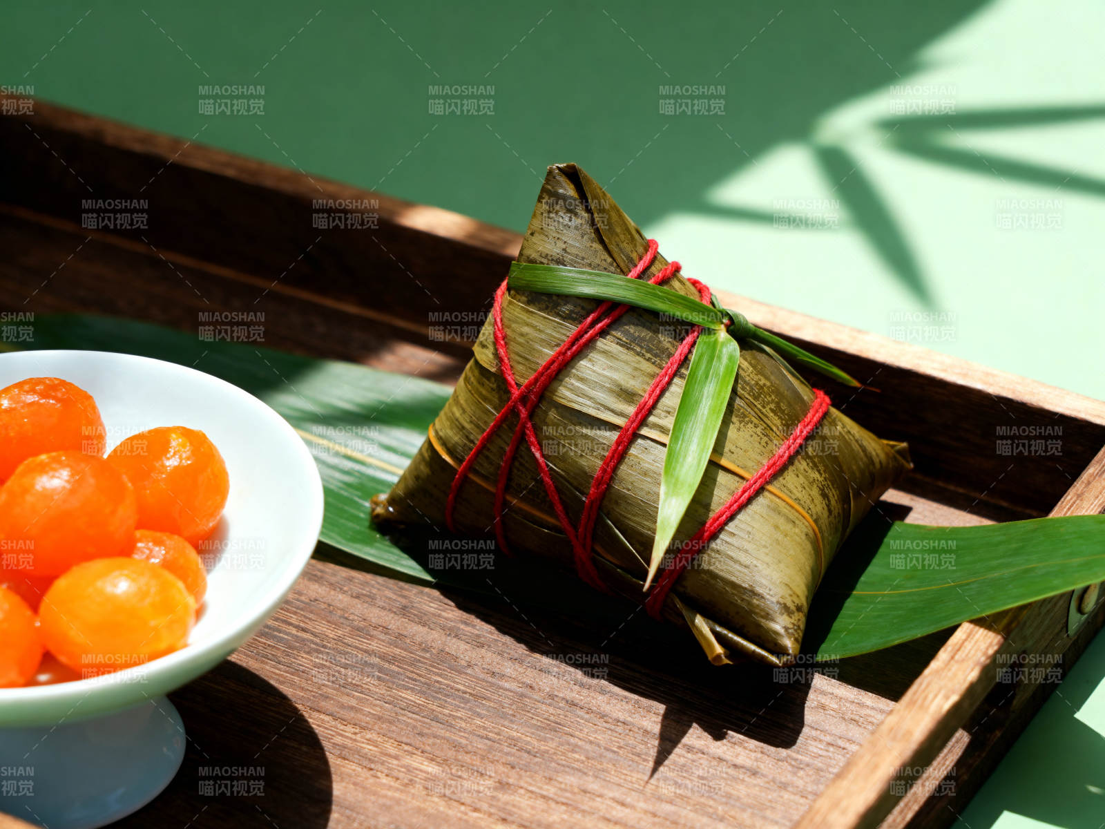 端午节粽子与蛋黄图片