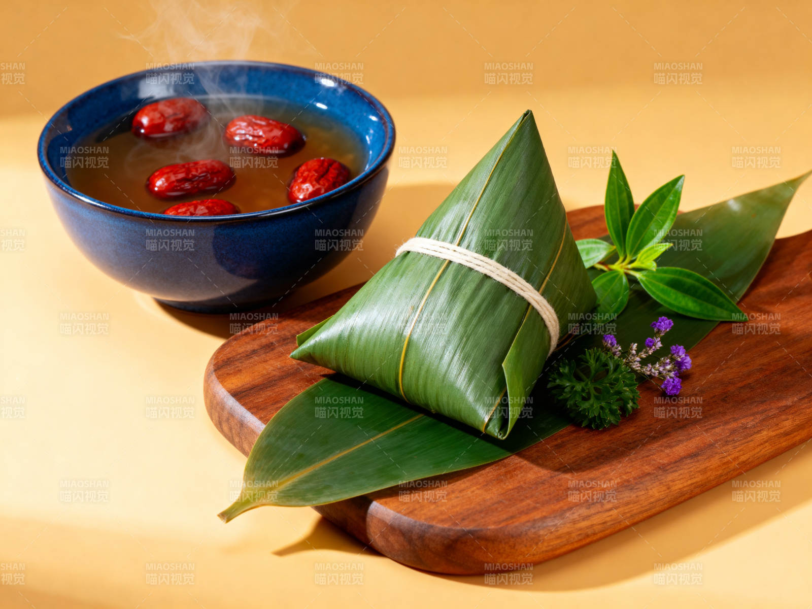 端午节粽子与红枣汤图片