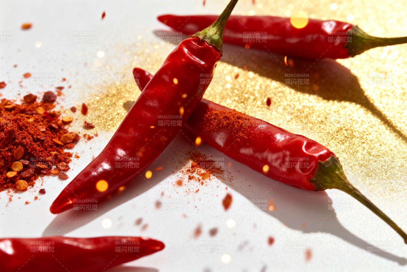 红辣椒与辣椒粉的辛辣魅力图片